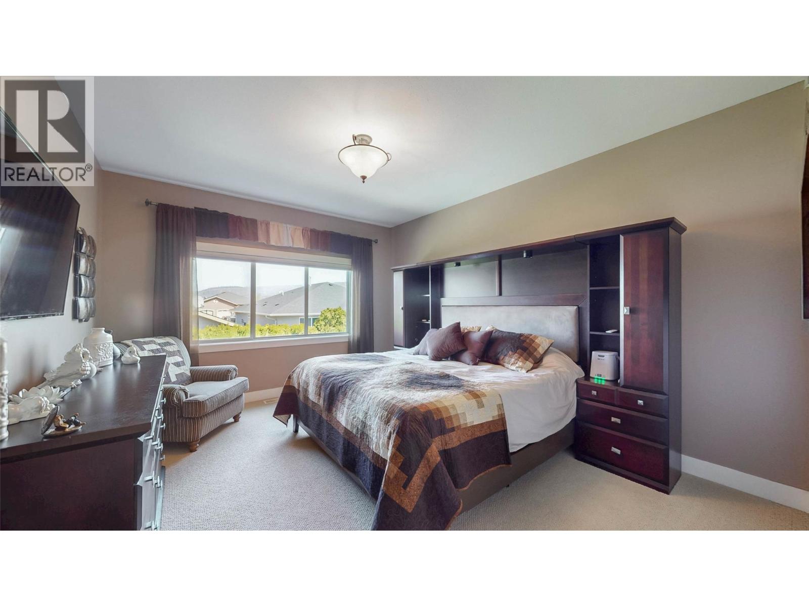 7 6833 MEADOWS Drive, Oliver