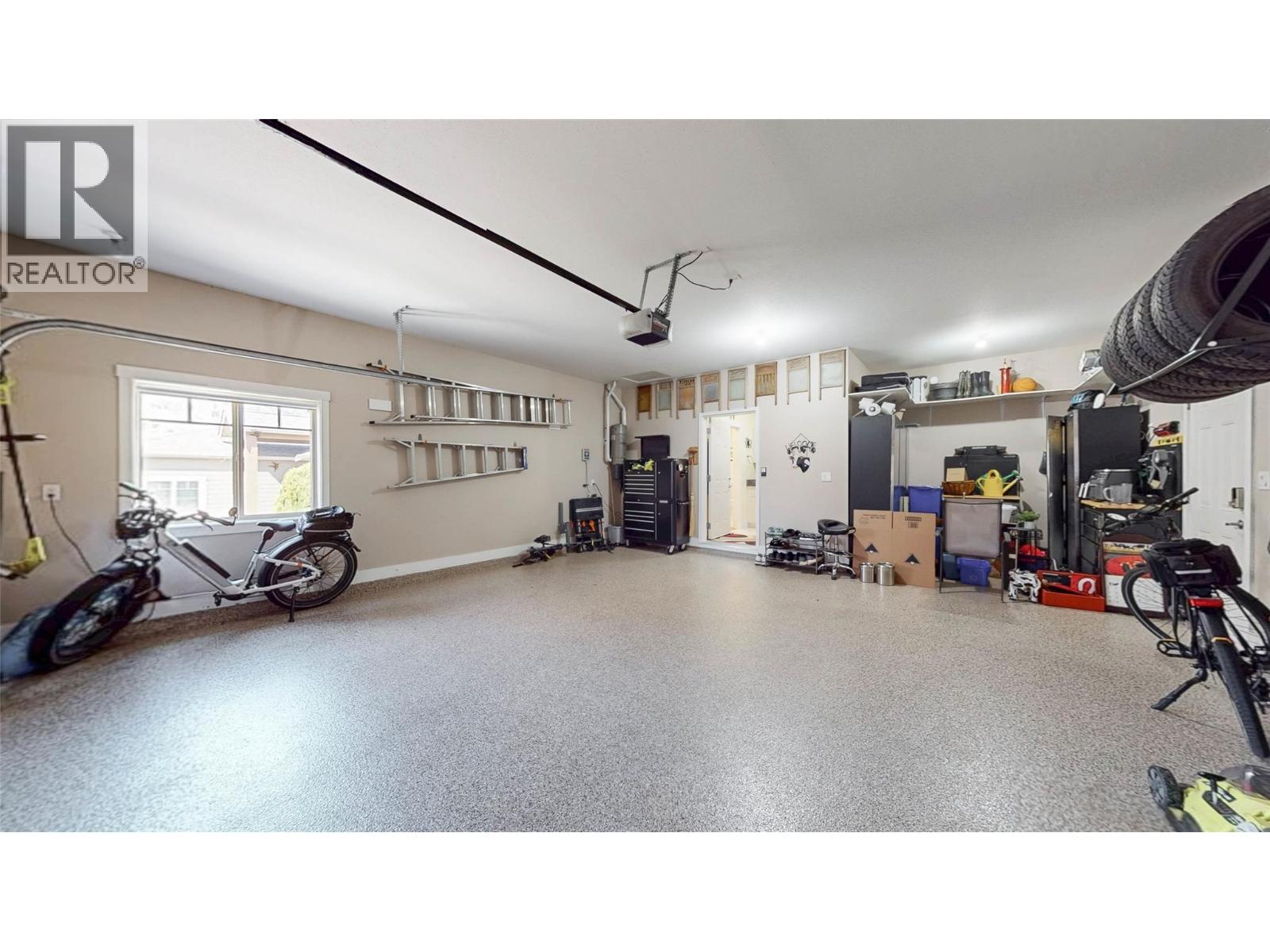 7 6833 MEADOWS Drive, Oliver