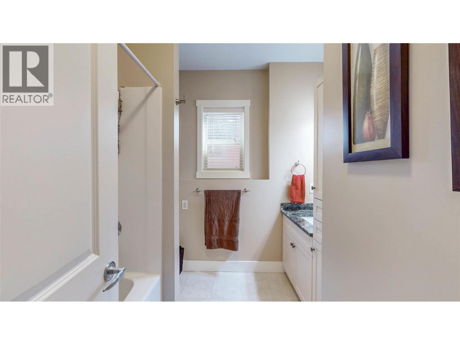 7 6833 MEADOWS Drive, Oliver