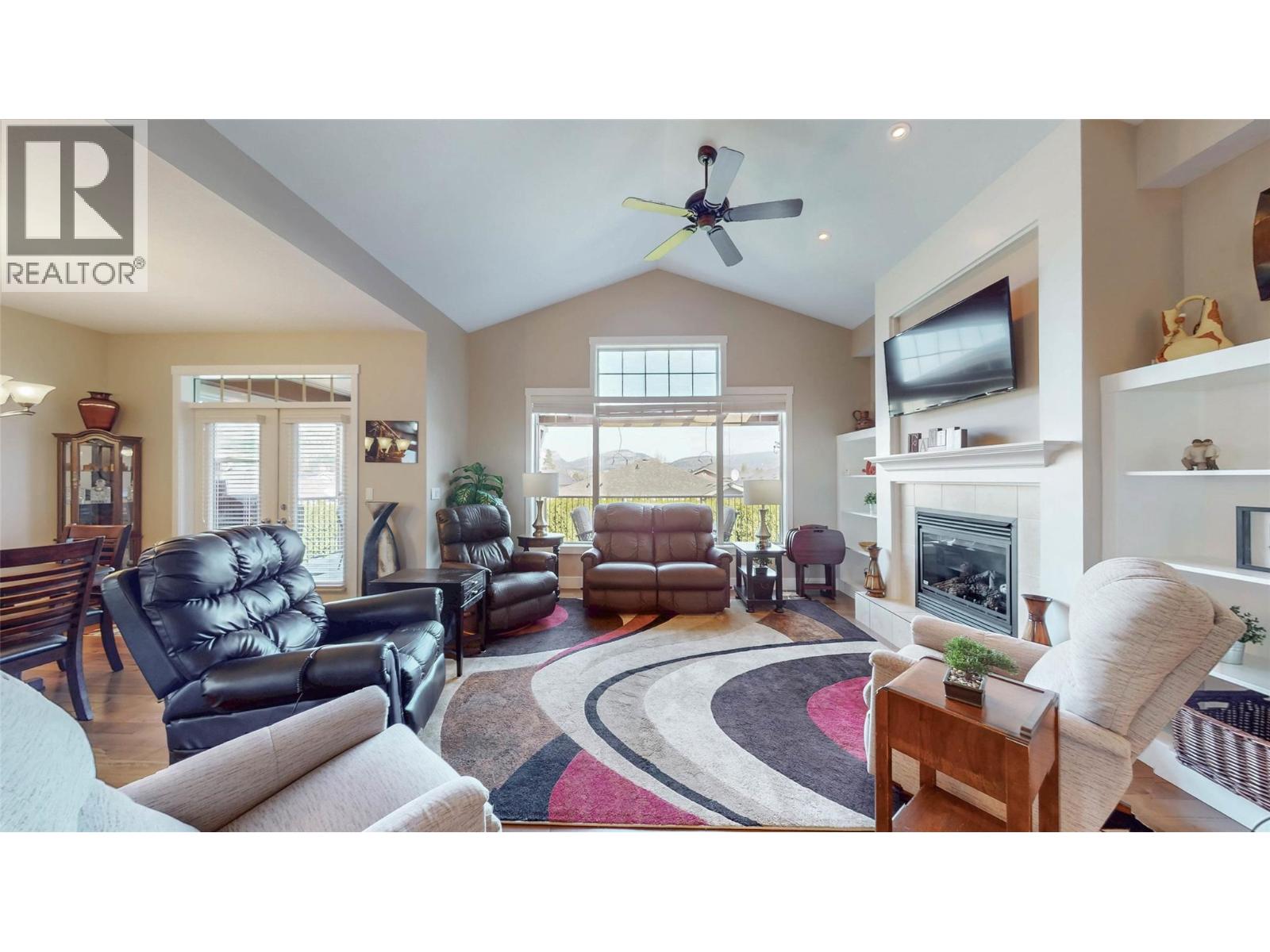 7 6833 MEADOWS Drive, Oliver