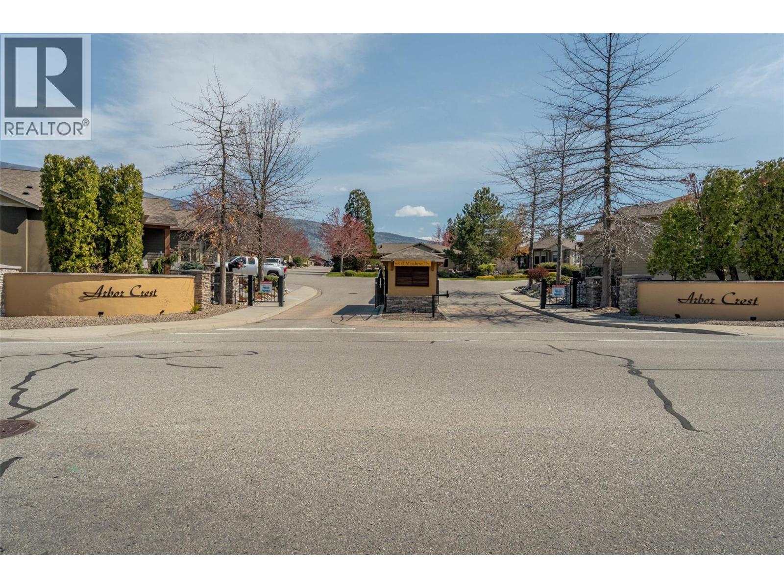 7 6833 MEADOWS Drive, Oliver