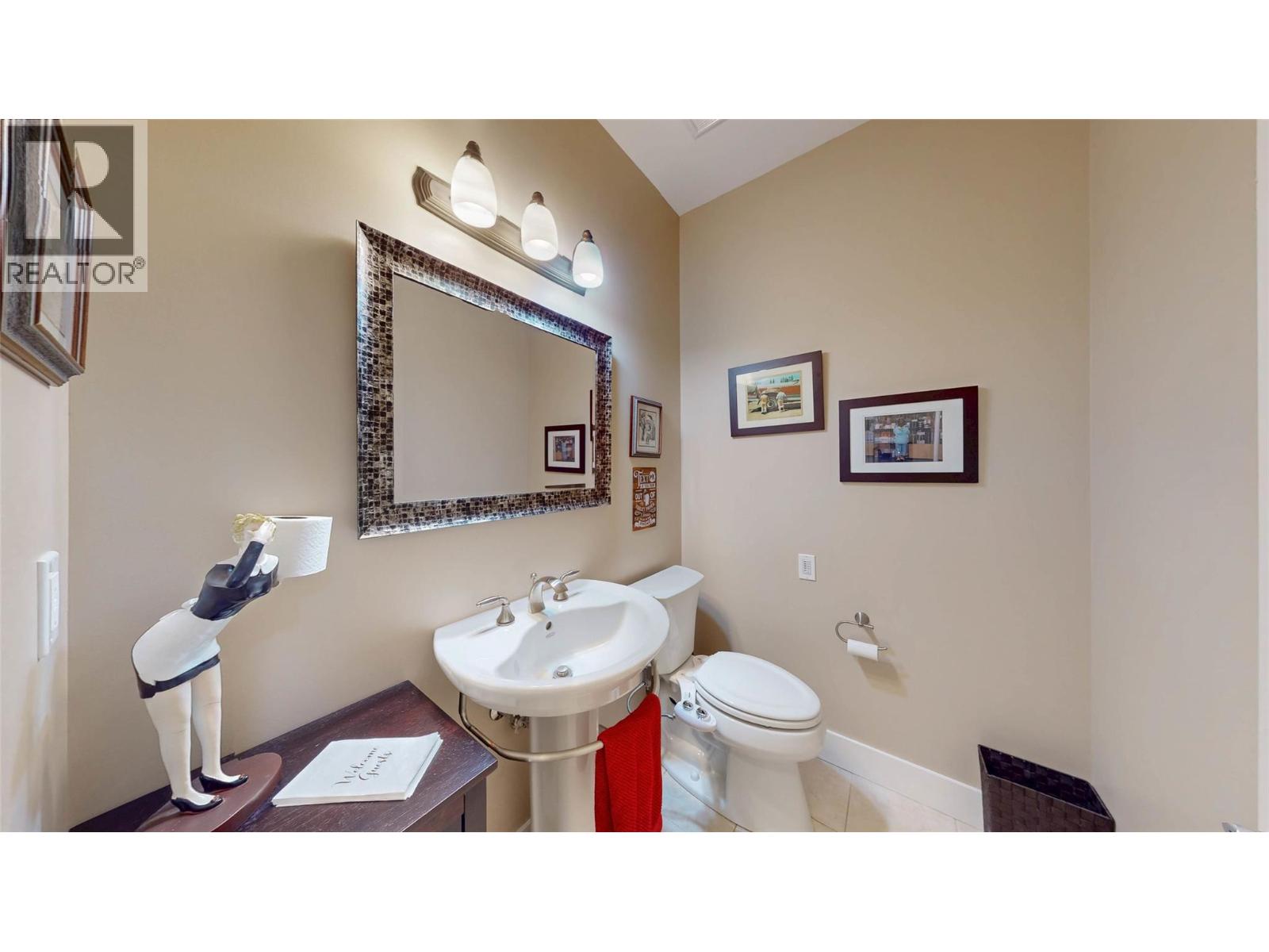 7 6833 MEADOWS Drive, Oliver