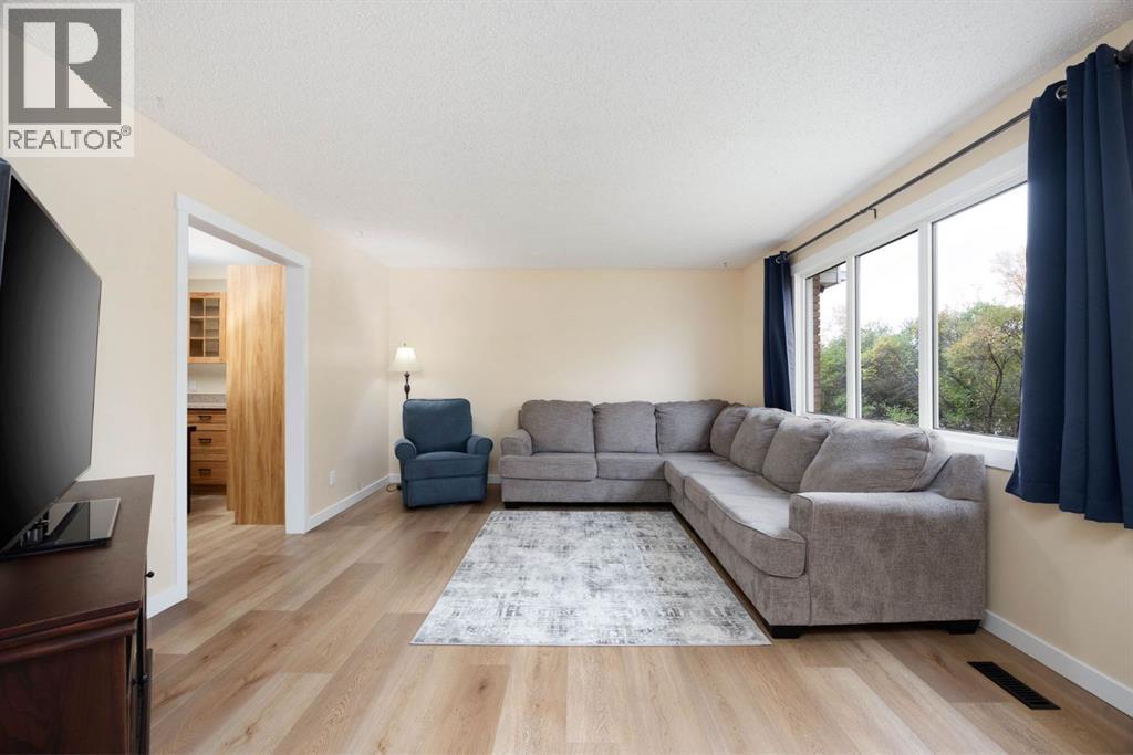 449 Signal Road, Fort McMurray