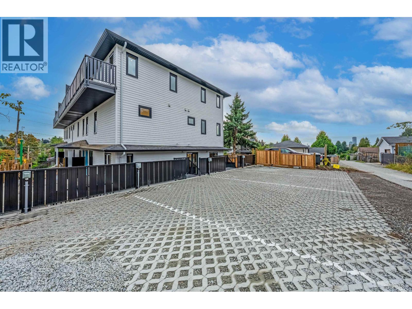 3 7893 2ND STREET, Burnaby