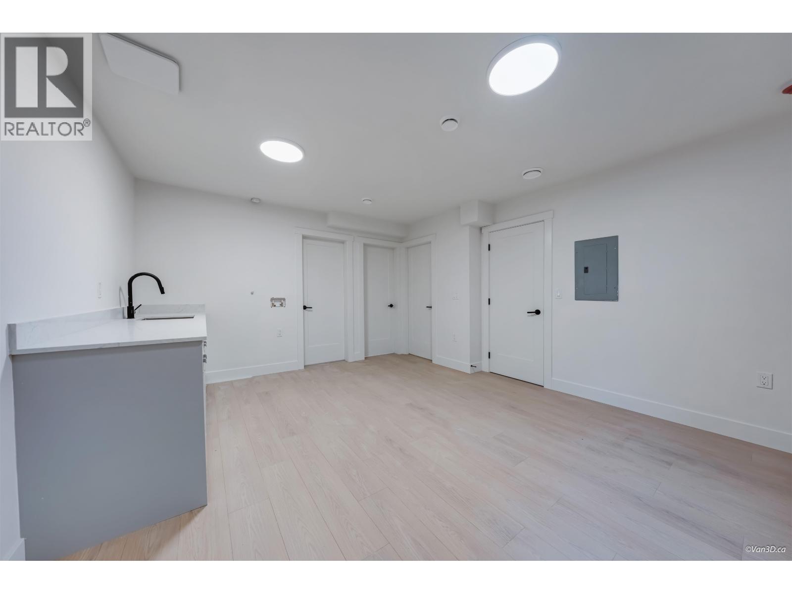 3 7893 2ND STREET, Burnaby