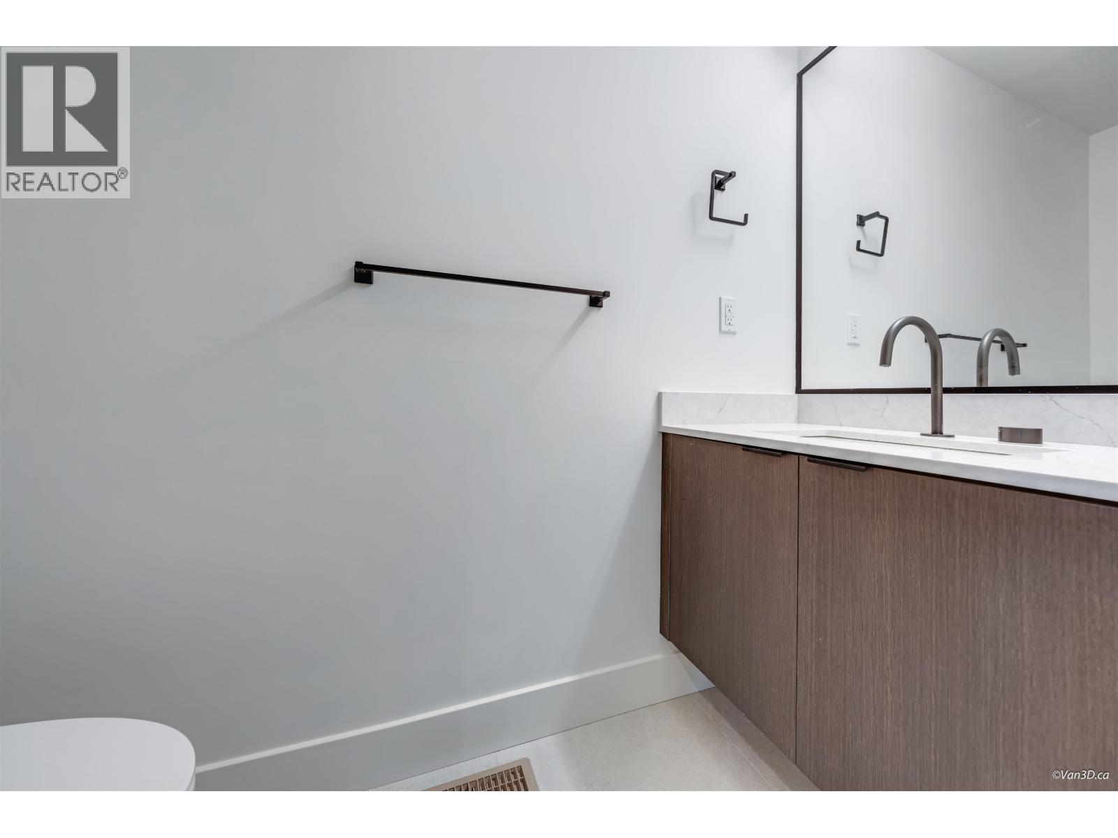 3 7893 2ND STREET, Burnaby