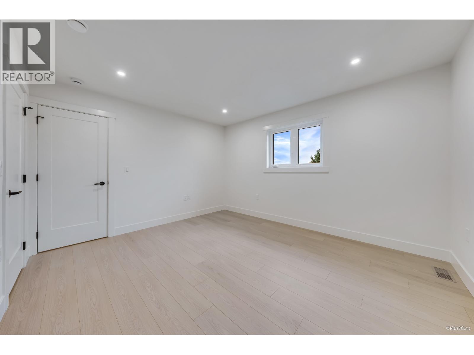 3 7893 2ND STREET, Burnaby