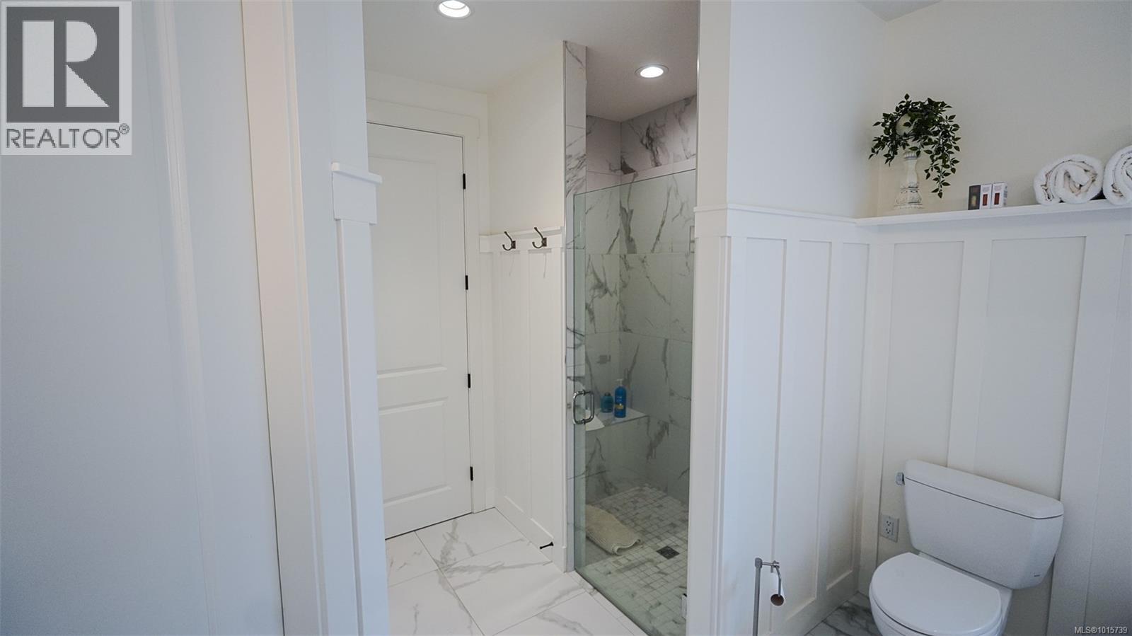  1000 Brookfield Crescent, Parksville