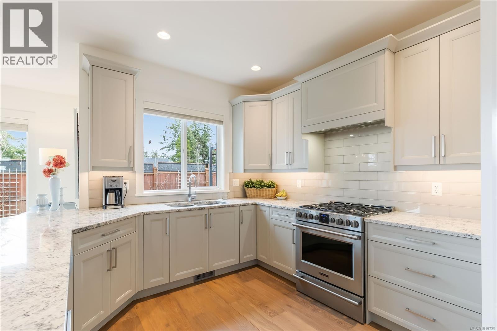  1000 Brookfield Crescent, Parksville
