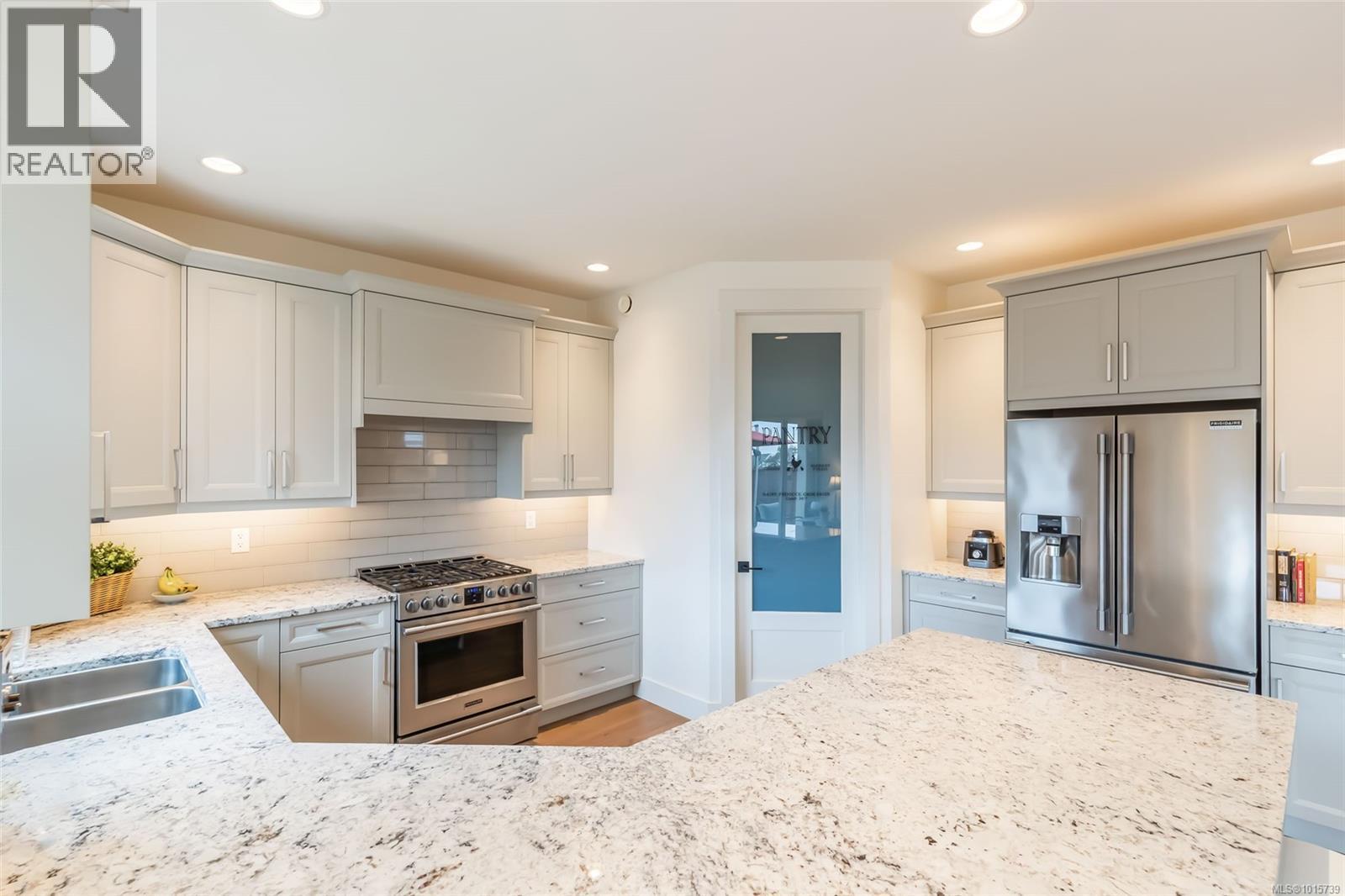  1000 Brookfield Crescent, Parksville