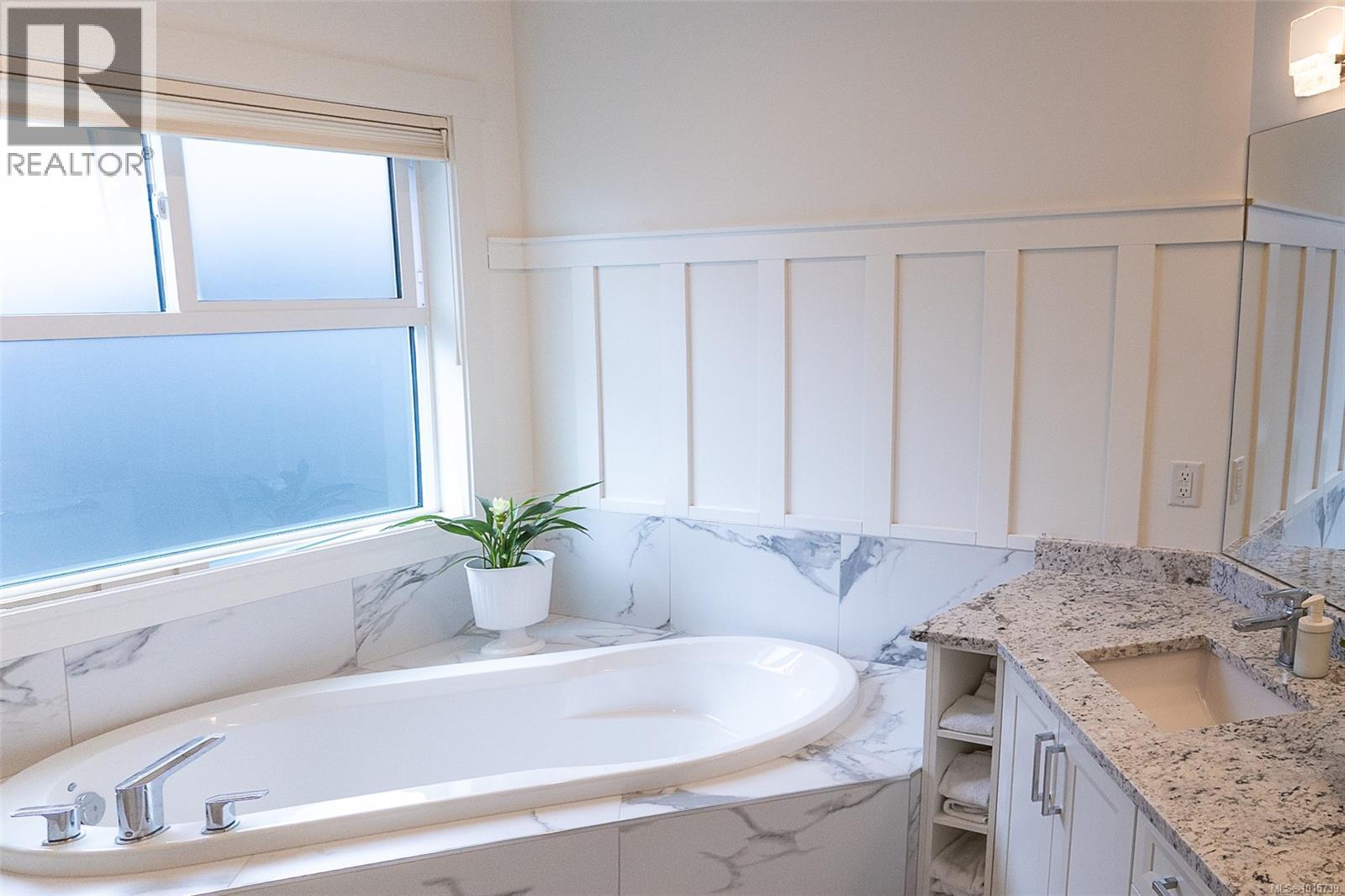  1000 Brookfield Crescent, Parksville