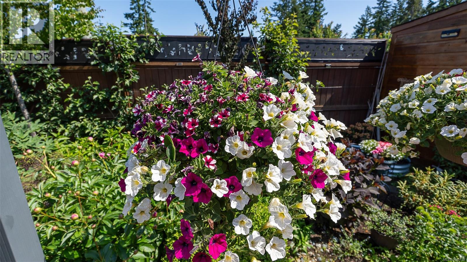  1000 Brookfield Crescent, Parksville