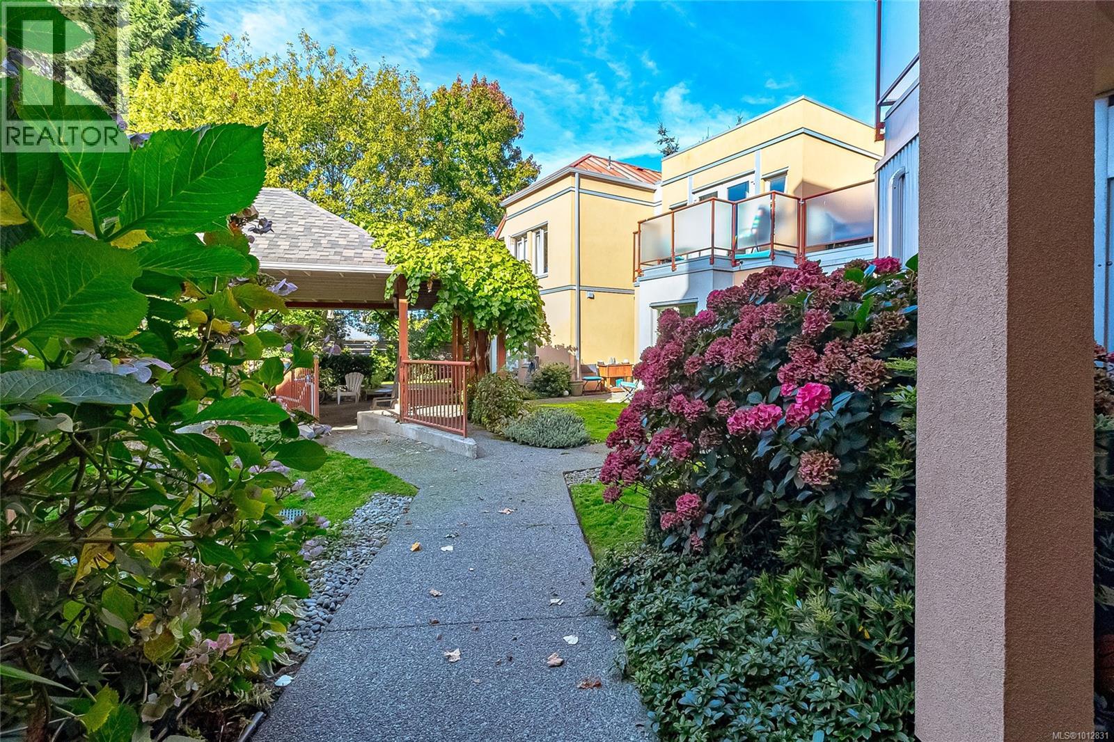 10 930 North Park Street, Victoria