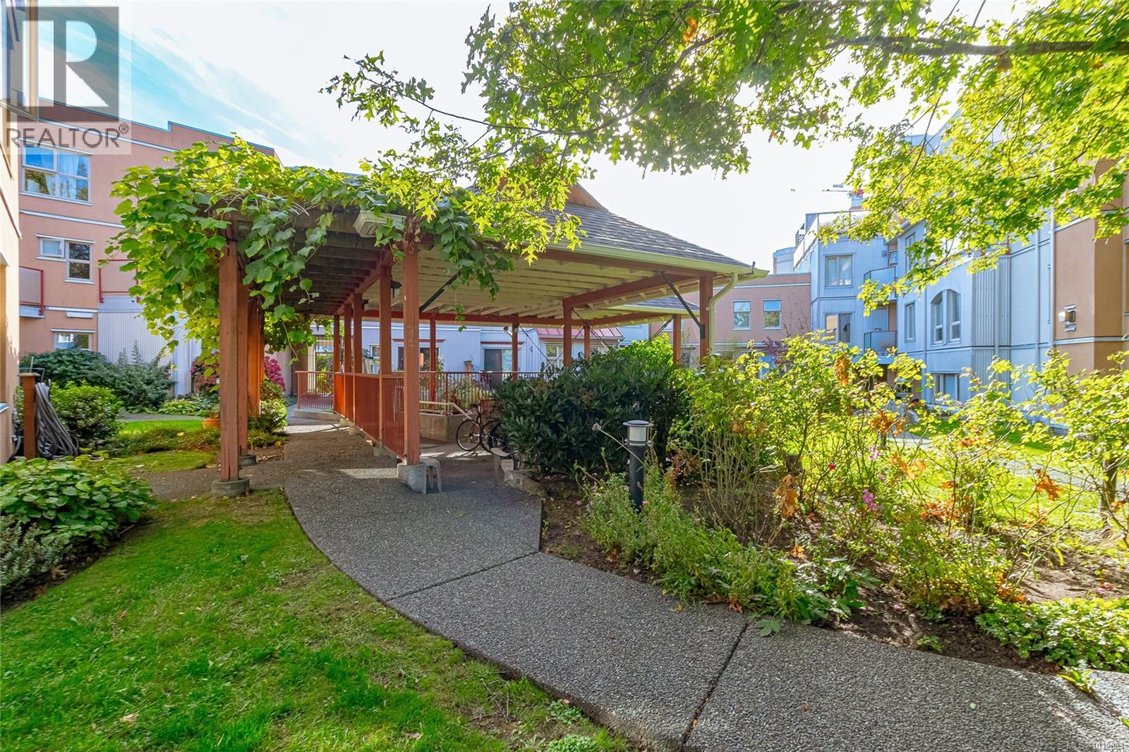10 930 North Park Street, Victoria