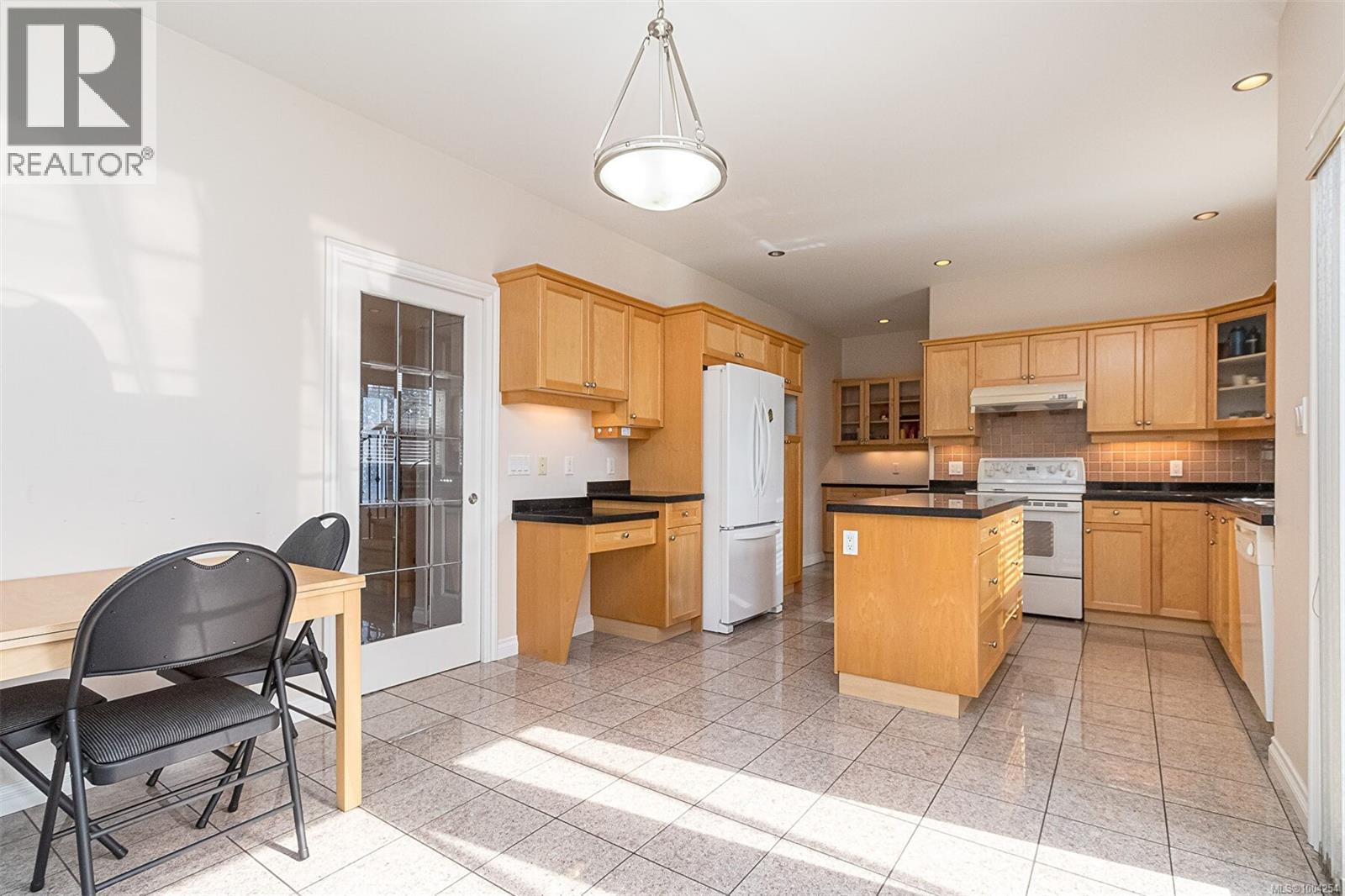  1734 Mamich Circle, Saanich