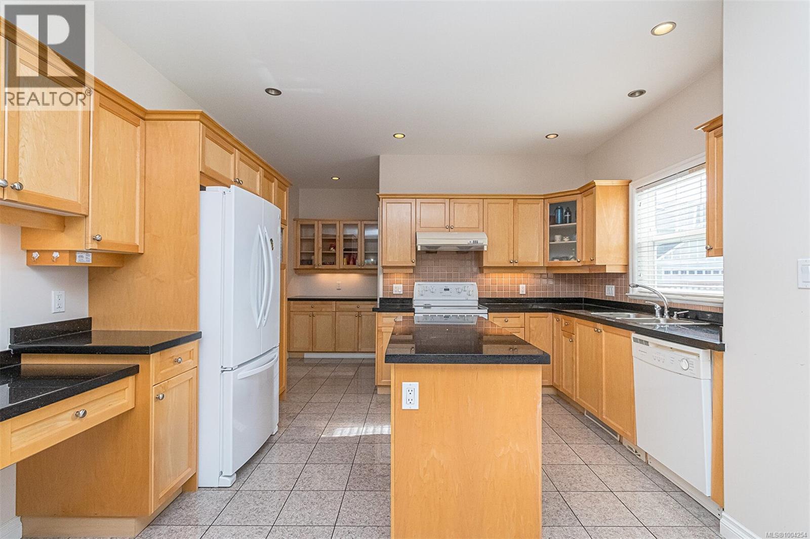  1734 Mamich Circle, Saanich