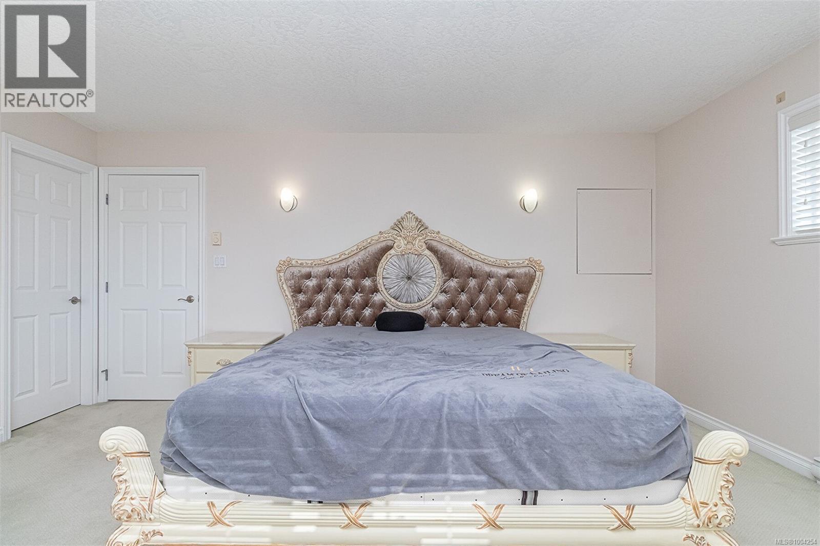  1734 Mamich Circle, Saanich