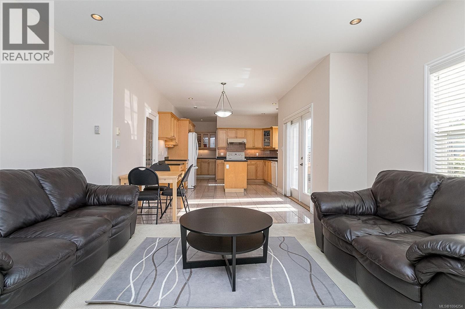  1734 Mamich Circle, Saanich