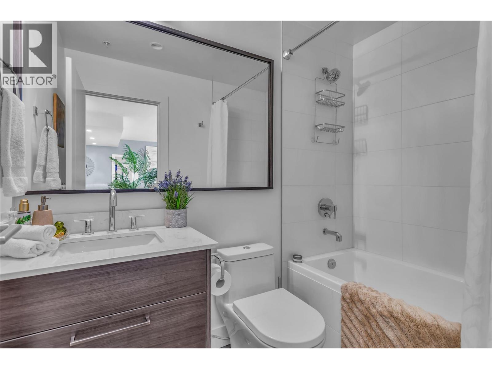 2004 1181 Sunset Drive, Kelowna