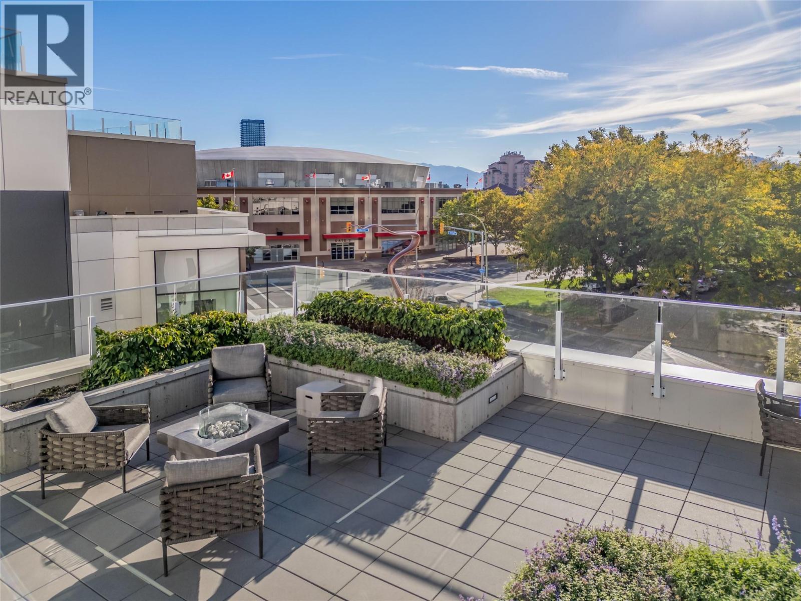 2004 1181 Sunset Drive, Kelowna