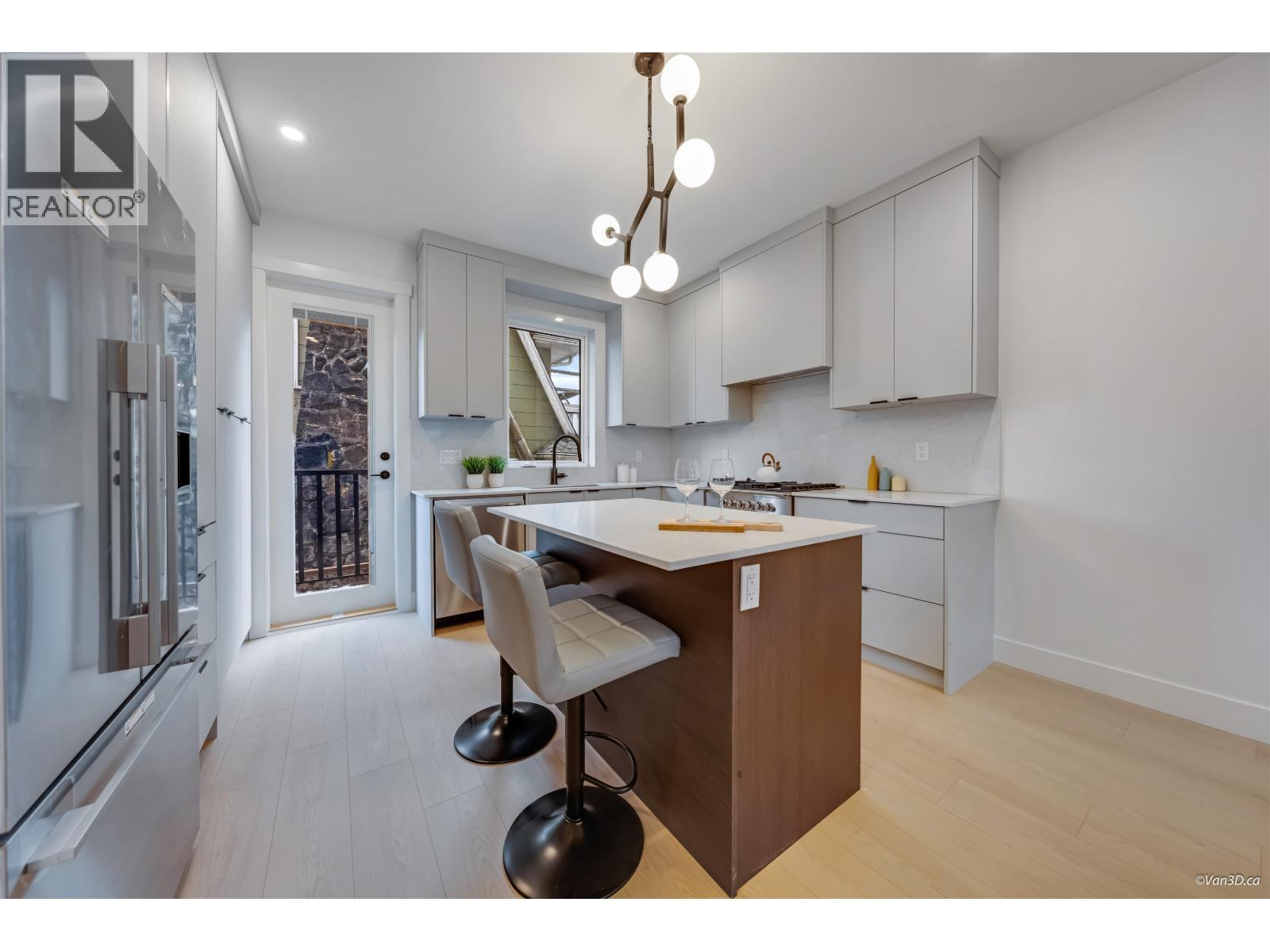 4 7893 2ND STREET, Burnaby