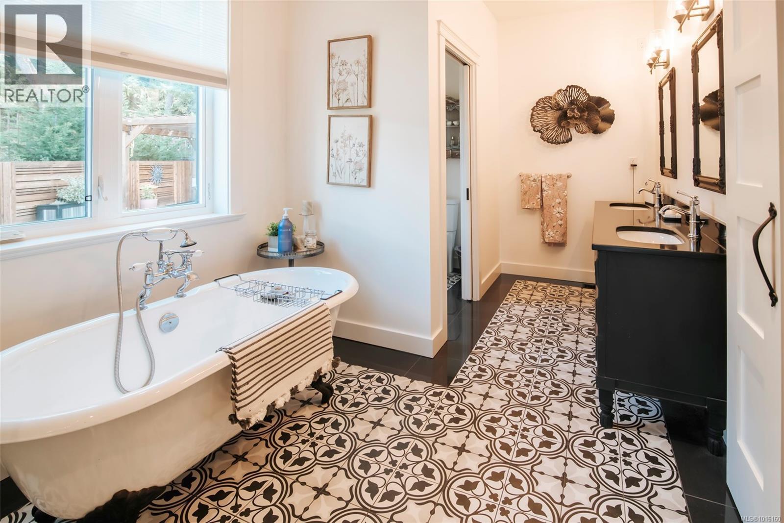  347 Collins Road, Salt Spring