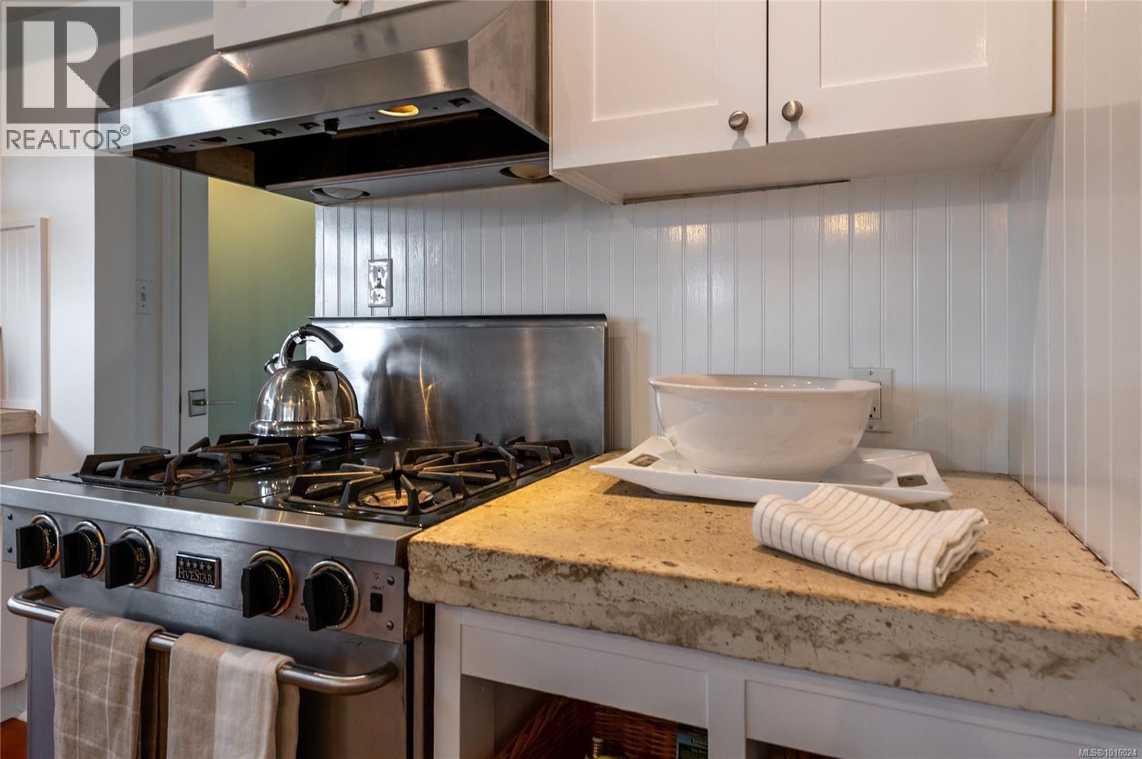  2709 Burdick Avenue, Oak Bay