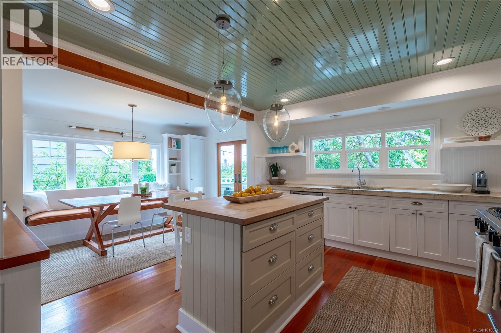  2709 Burdick Avenue, Oak Bay