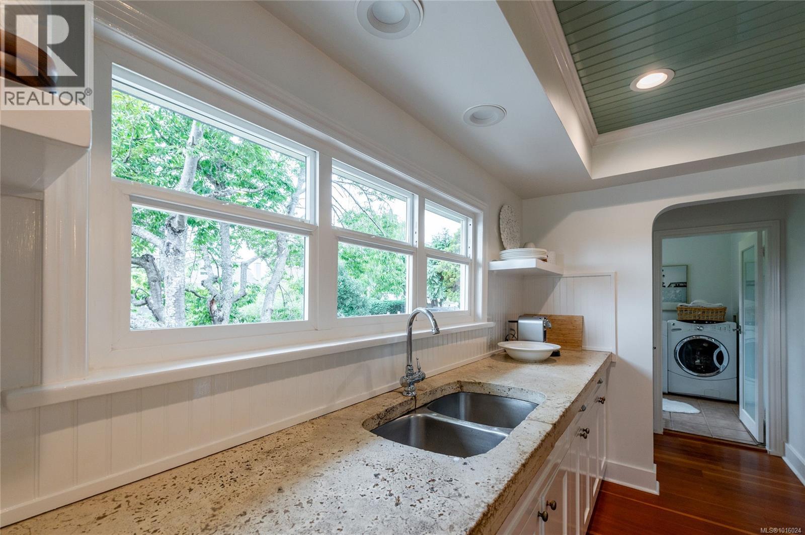  2709 Burdick Avenue, Oak Bay