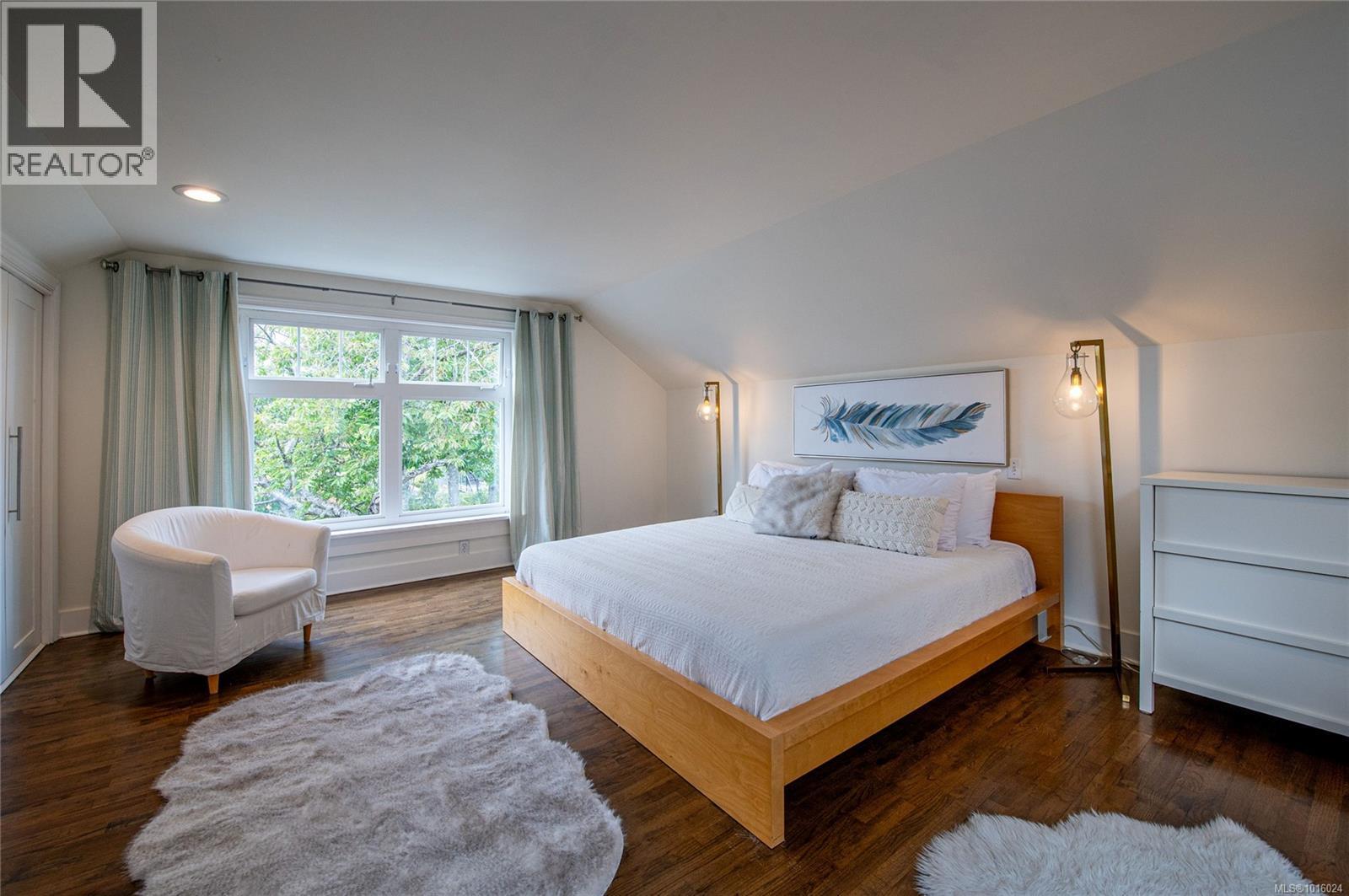  2709 Burdick Avenue, Oak Bay