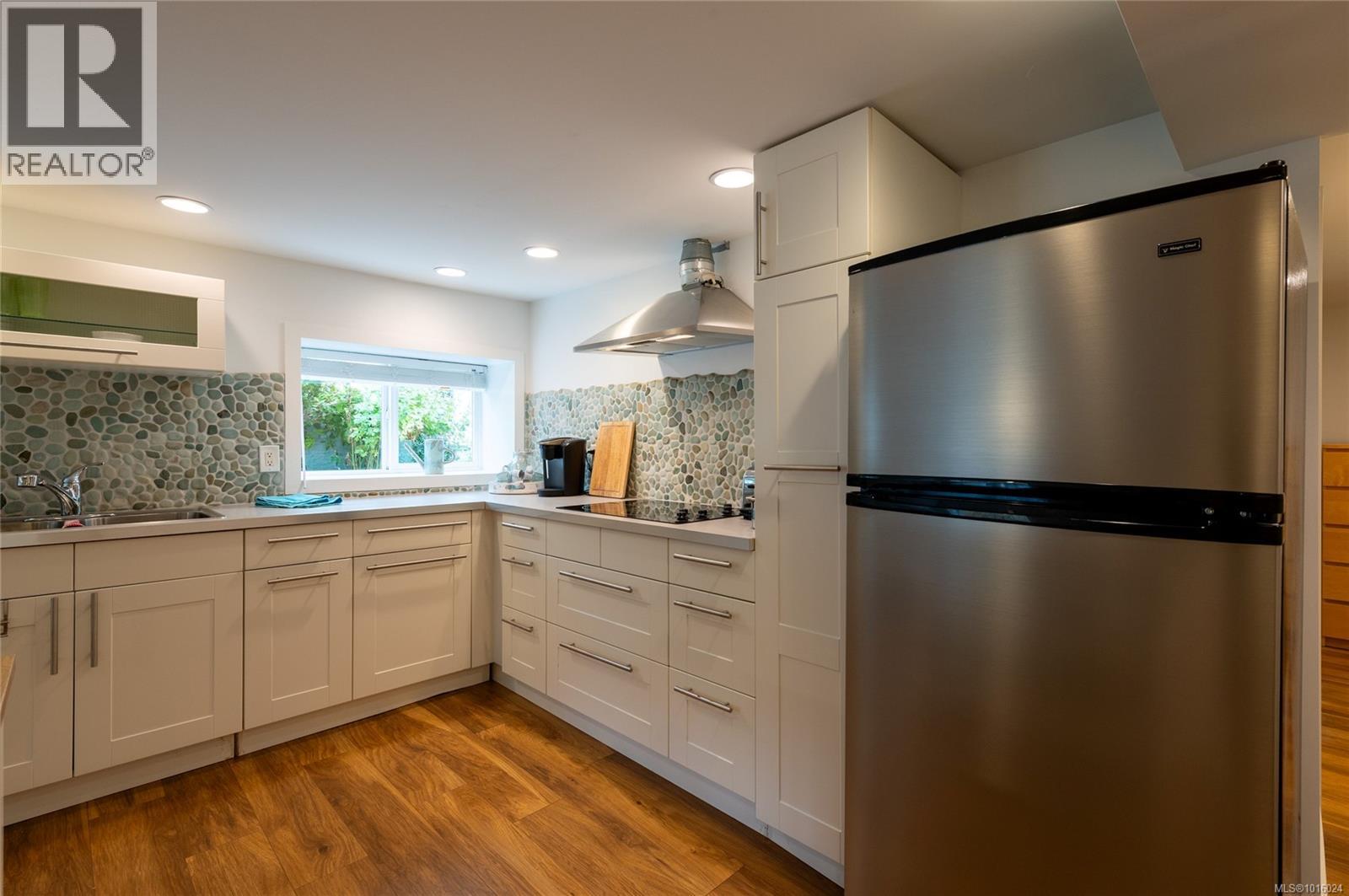  2709 Burdick Avenue, Oak Bay