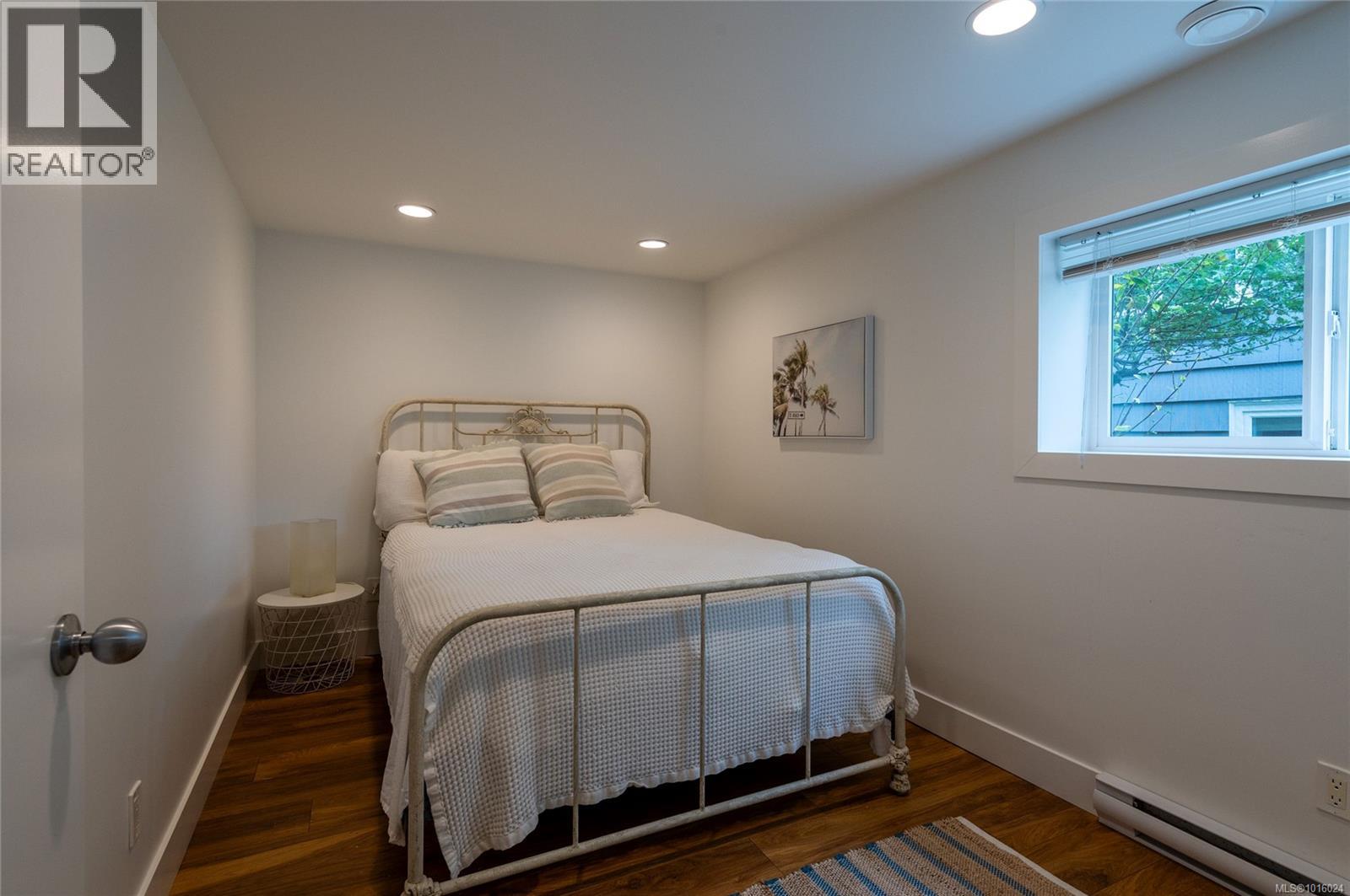  2709 Burdick Avenue, Oak Bay