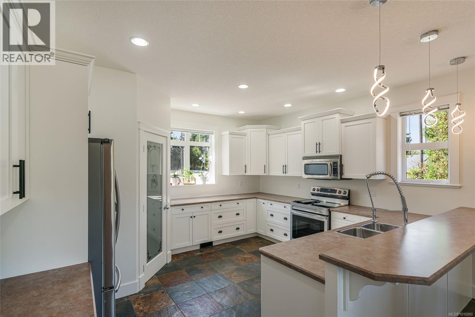 1075 Cinnamon Sedge Way, Nanoose Bay