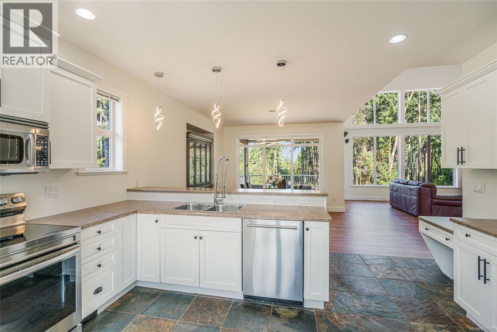 1075 Cinnamon Sedge Way, Nanoose Bay