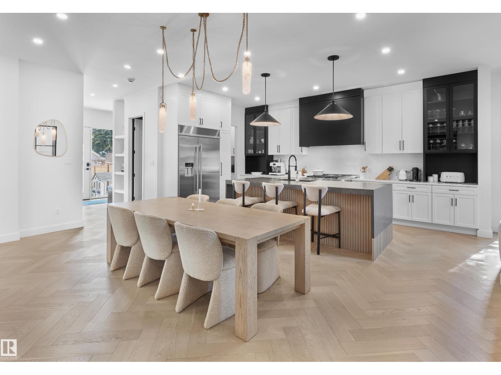 14018 104 AV NW, Edmonton