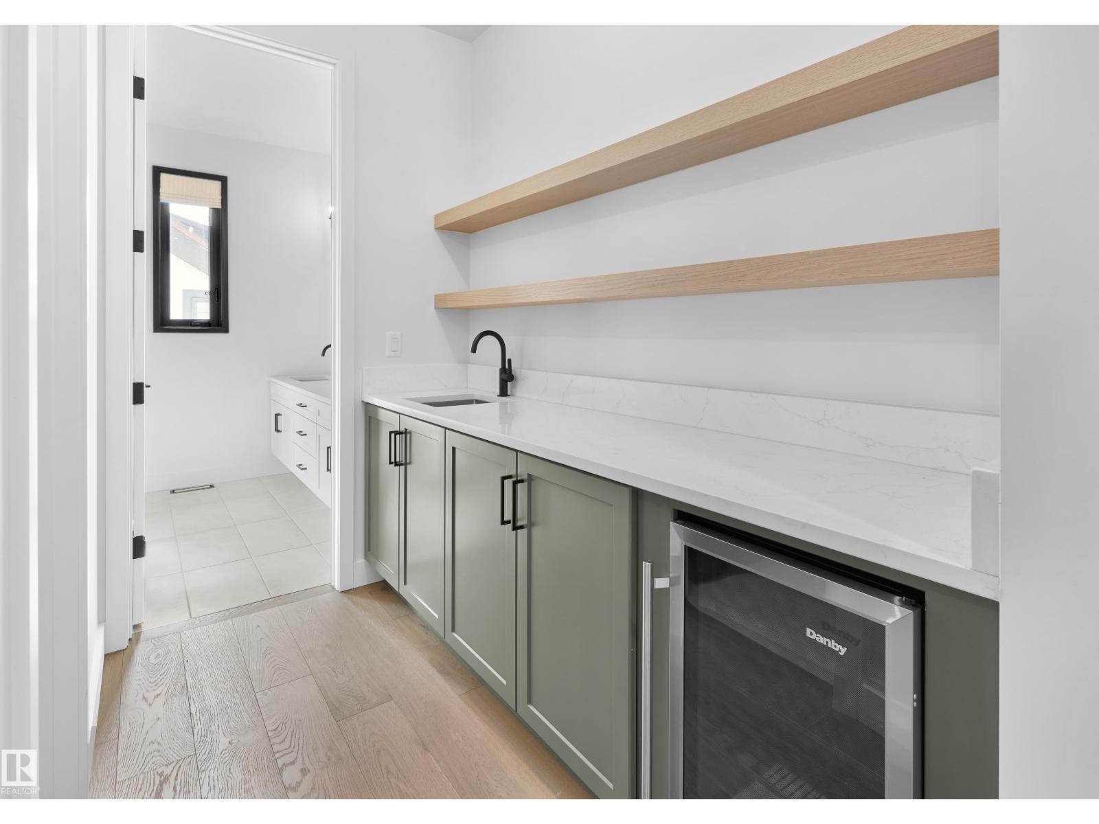 14018 104 AV NW, Edmonton