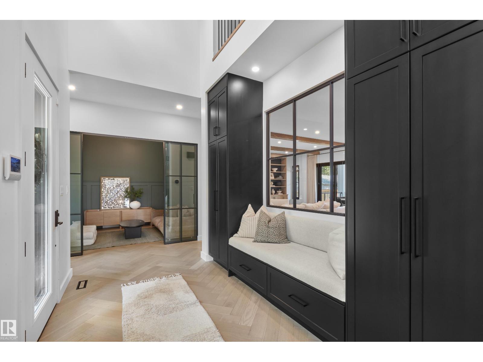 14018 104 AV NW, Edmonton