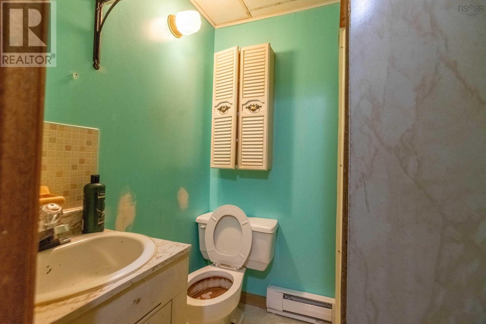 Property 13 of 40 of 9242 Highway 2