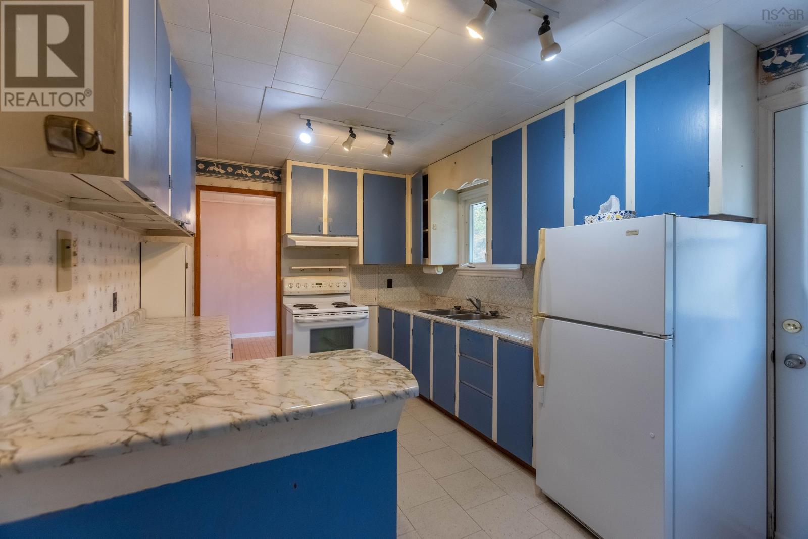 Property 15 of 40 of 9242 Highway 2