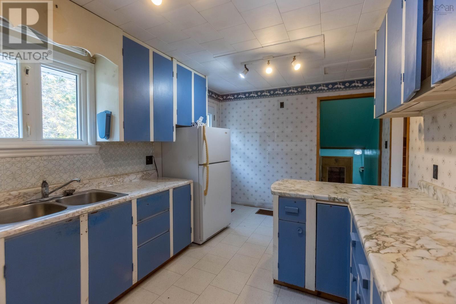 Property 17 of 40 of 9242 Highway 2