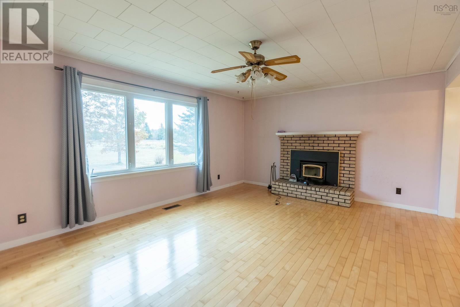 Property 22 of 40 of 9242 Highway 2