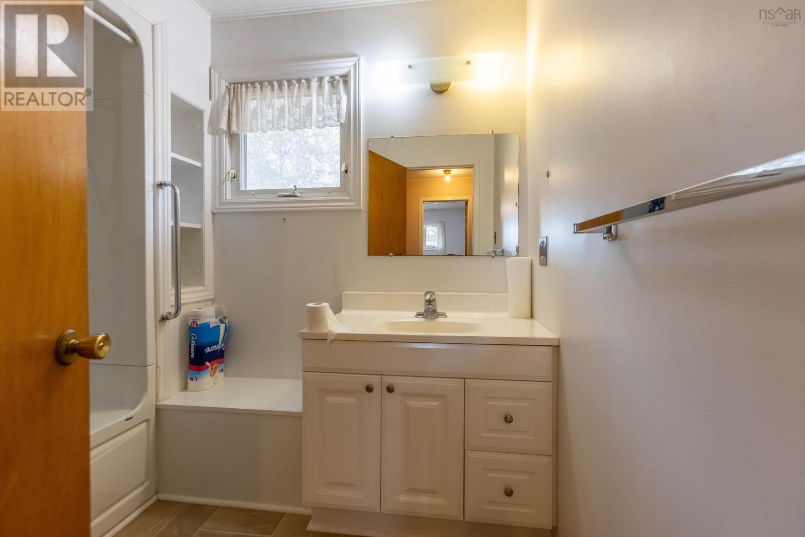 Property 31 of 40 of 9242 Highway 2