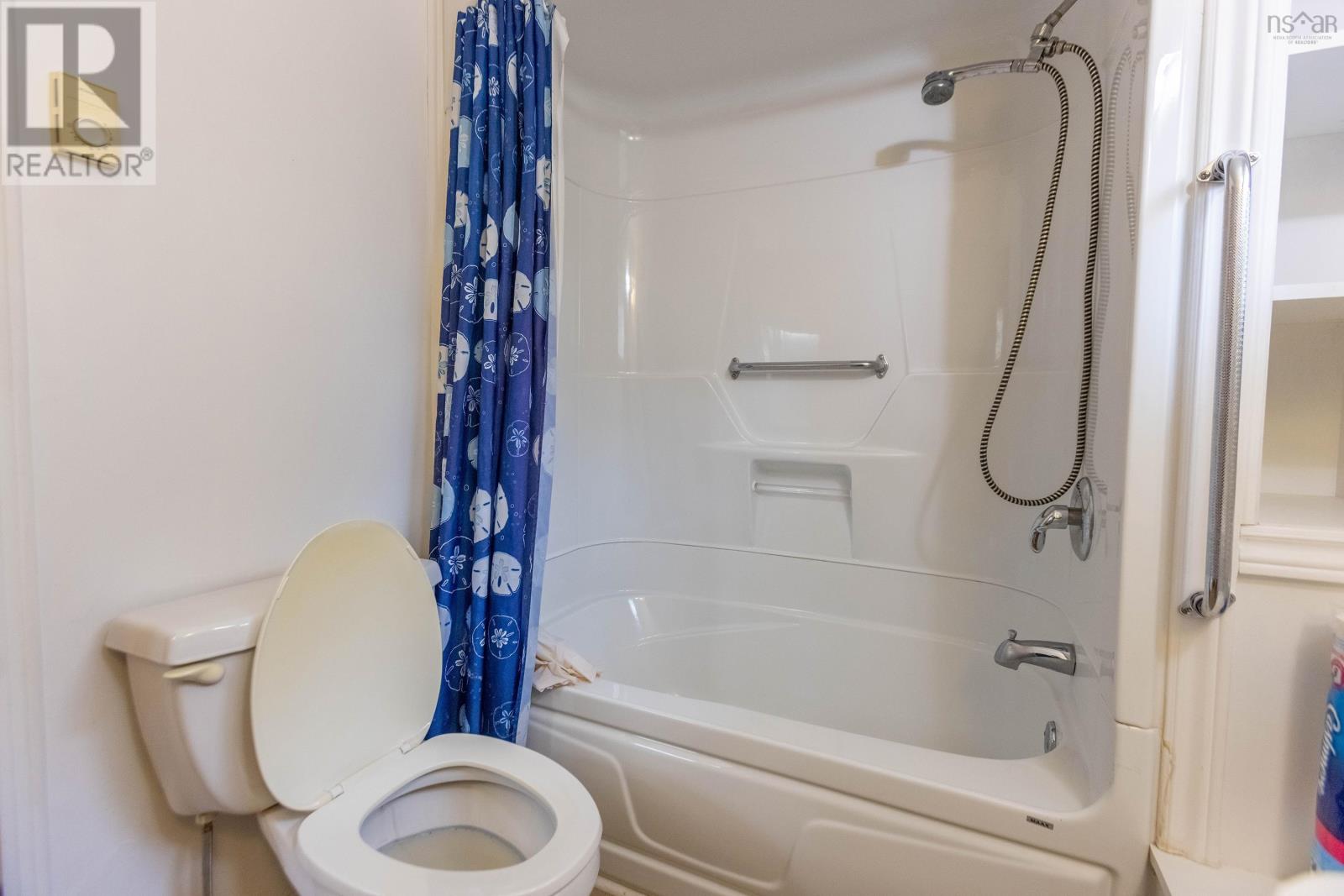 Property 32 of 40 of 9242 Highway 2