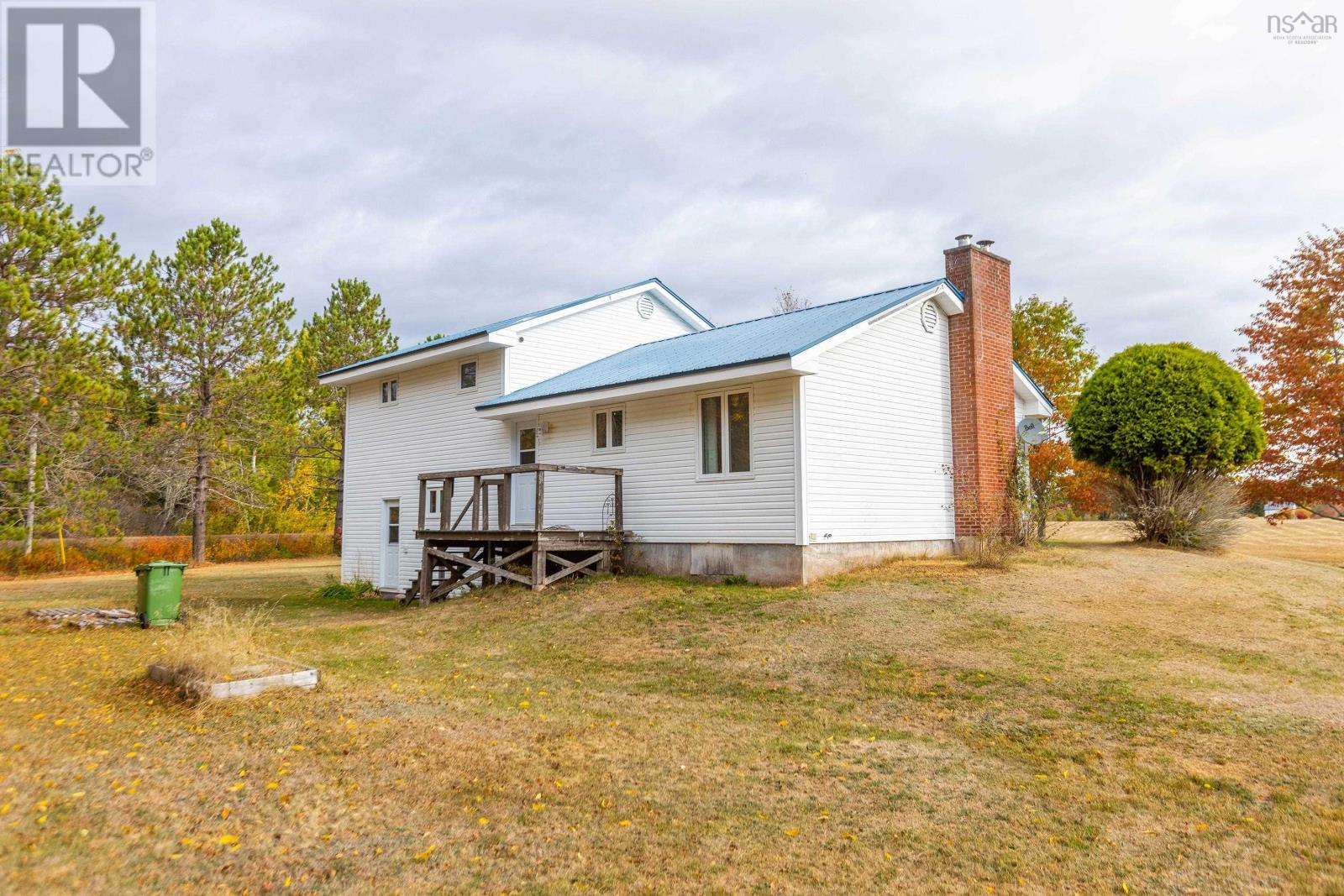 Property 36 of 40 of 9242 Highway 2