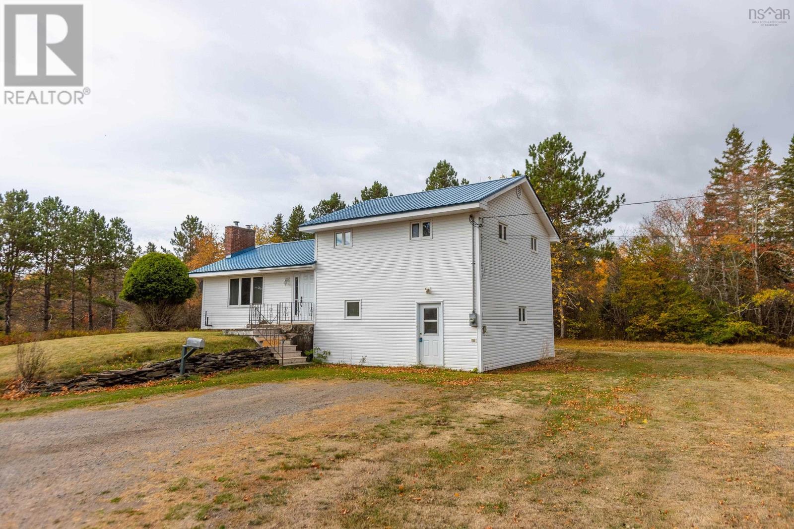 Property 7 of 40 of 9242 Highway 2