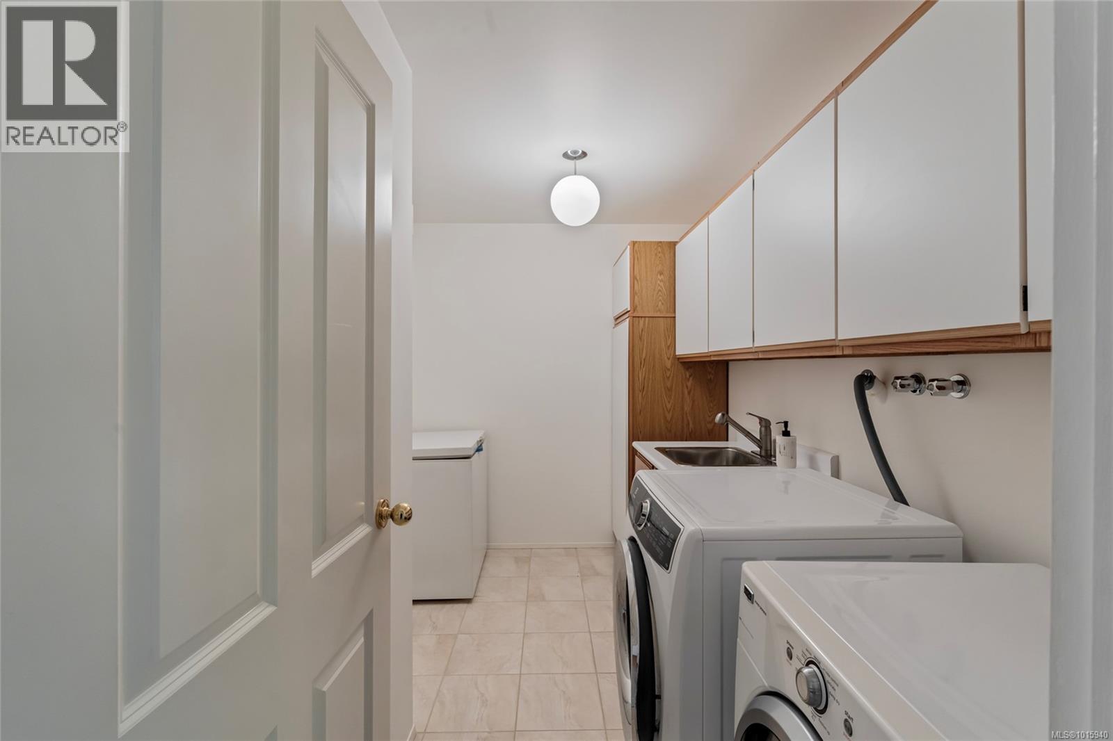  4066 Jason Place, Saanich