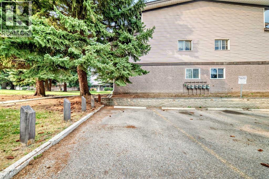 Single Family House for Sale in   Fonda Way SE Forest Heights Calgary 