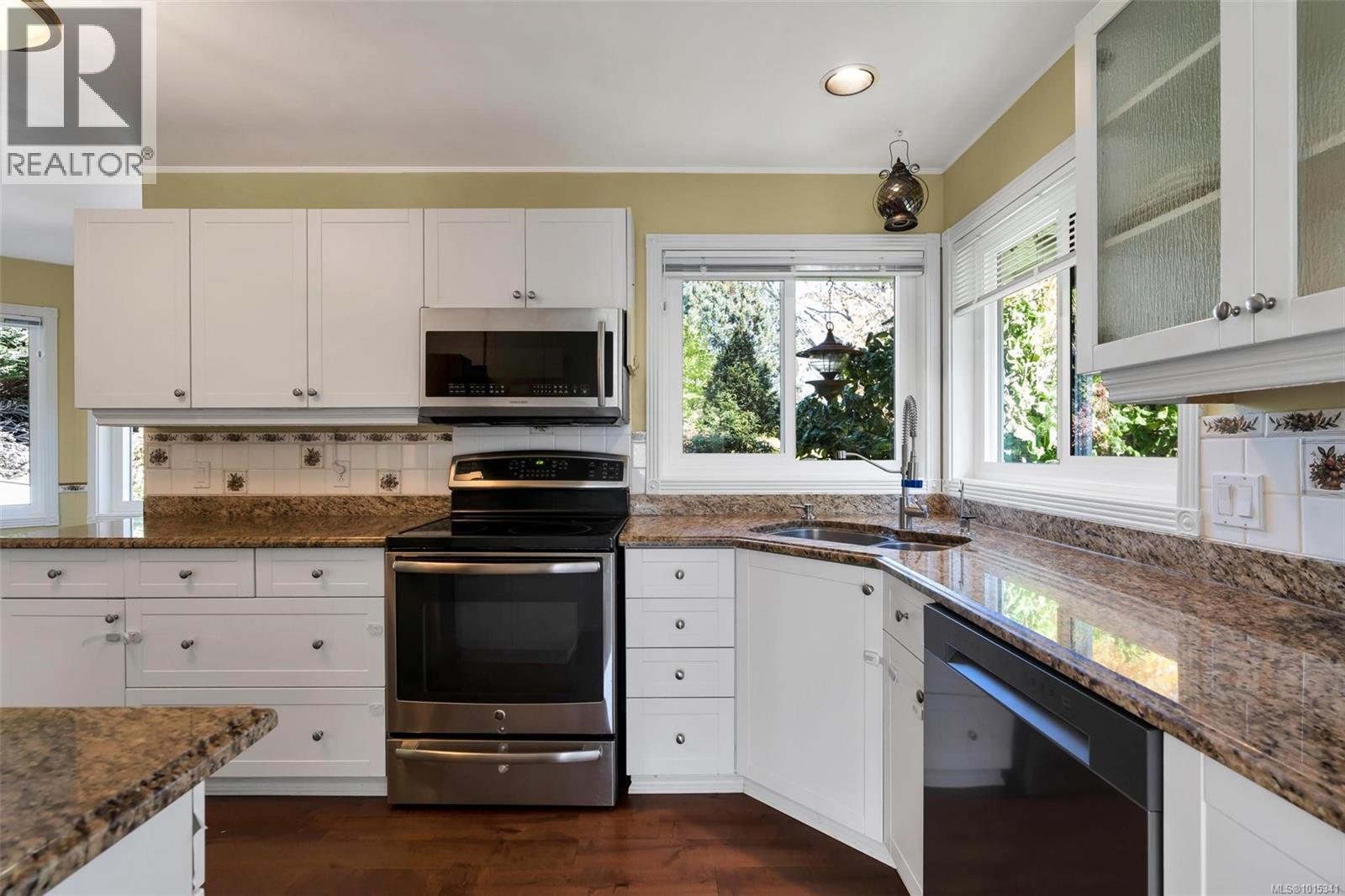  796 Worthington Place, Saanich