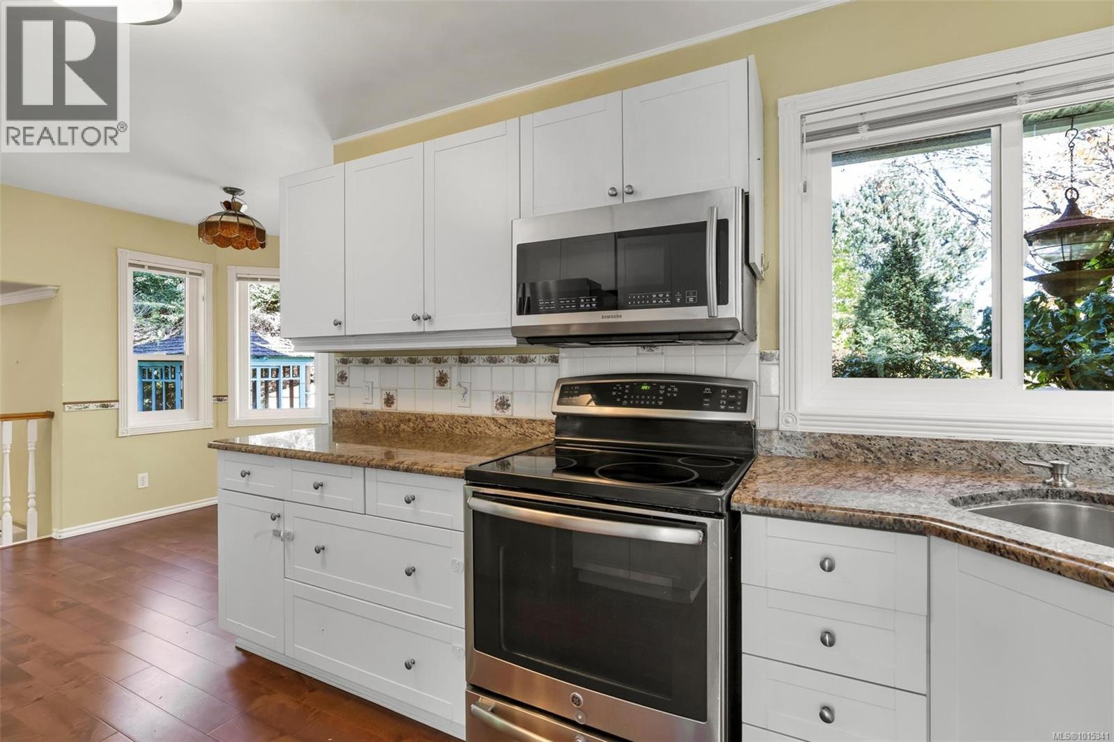  796 Worthington Place, Saanich