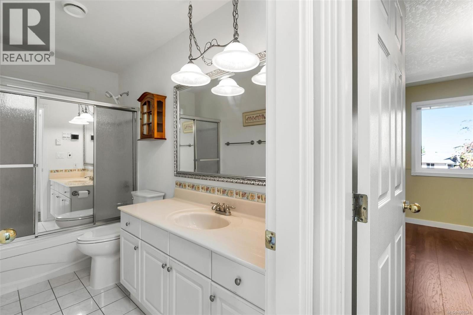  796 Worthington Place, Saanich